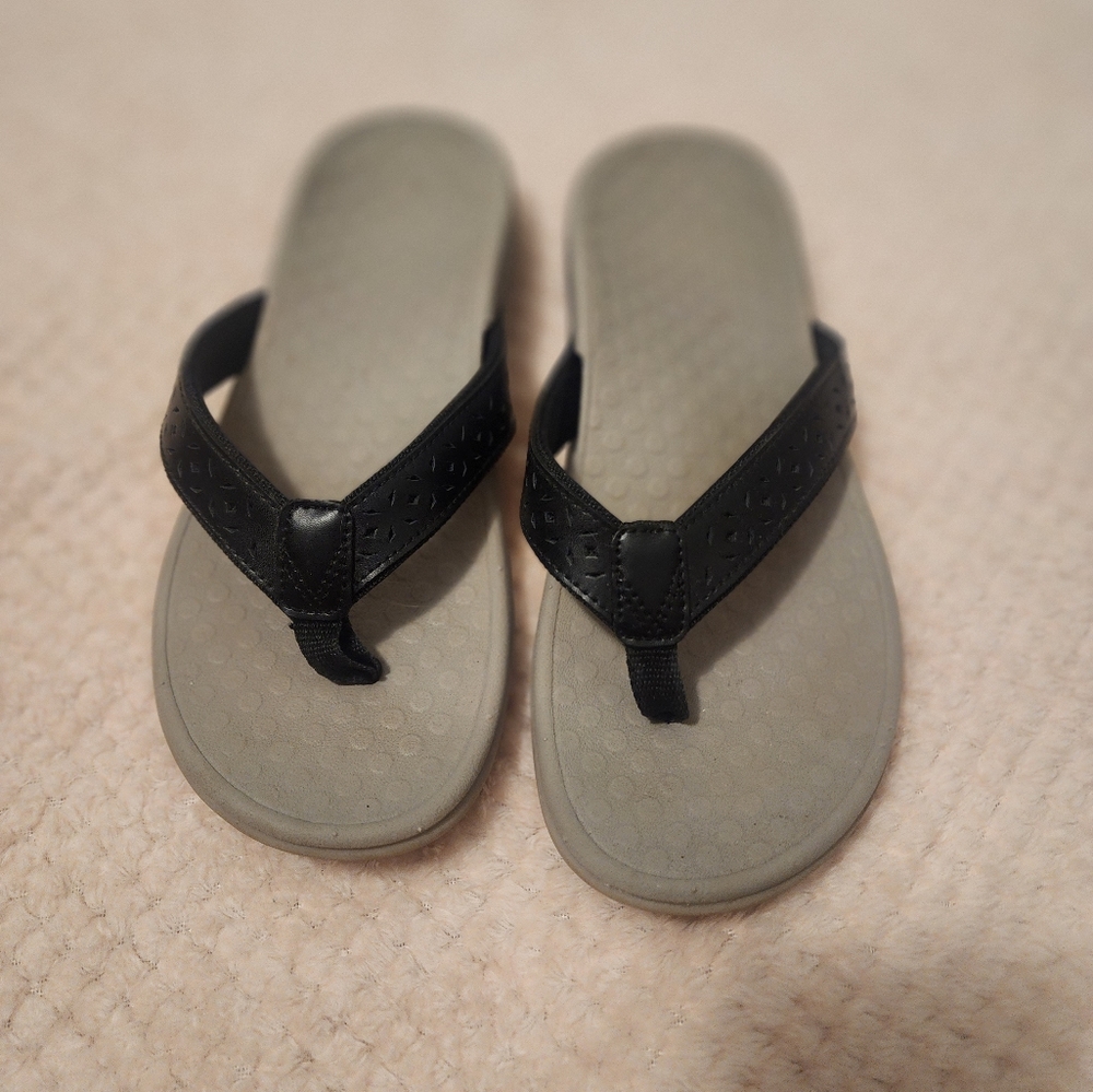 B1 #312 Size 7 Vionic Orthopedic Flip Flop